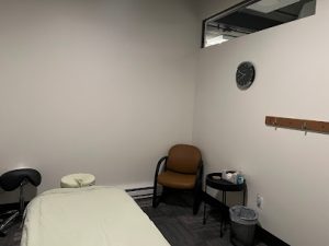 masajista Af firm Massage en Madison