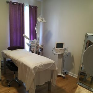 Life Precious Moments 2 masajista Athena Spa & nails en Waterbury