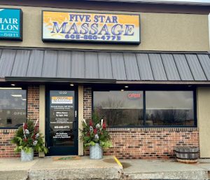 Massage Kneads 5 masajista Five Star Massage en Watertown