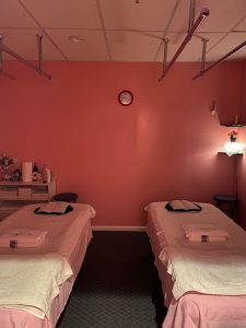 Elements of Life MKE 3 masajista Lily Massage en Milwaukee