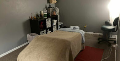 masajista Massage Kneads en Watertown