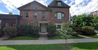 masajista Sustainable Wellness Massage en Burlington